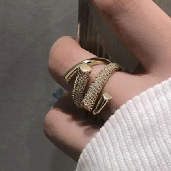 New Gorgeous 18k Yellow Gold Over Silver White Sapphires Ring - Picture 4 of 4